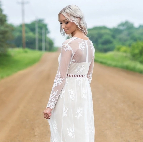 Filly Flair Dresses & Skirts - Nwt filly flair enternal love lace maxi